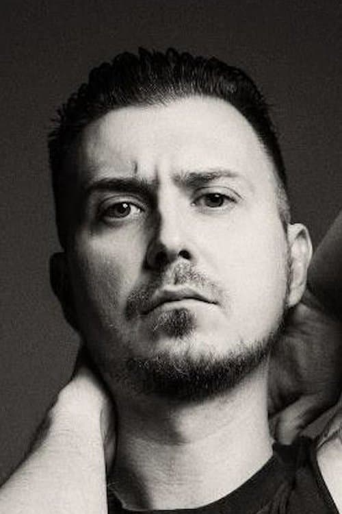 A portrait of Aaron Bear