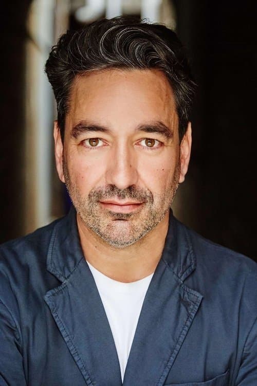 Alex Papps photo