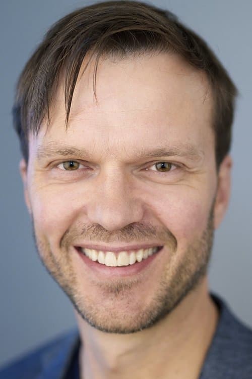 A portrait of Alexander Eik