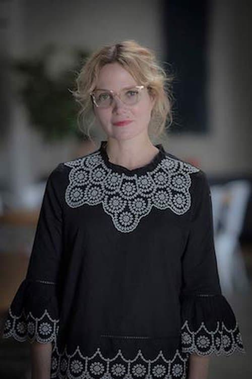 A portrait of Amy Scott