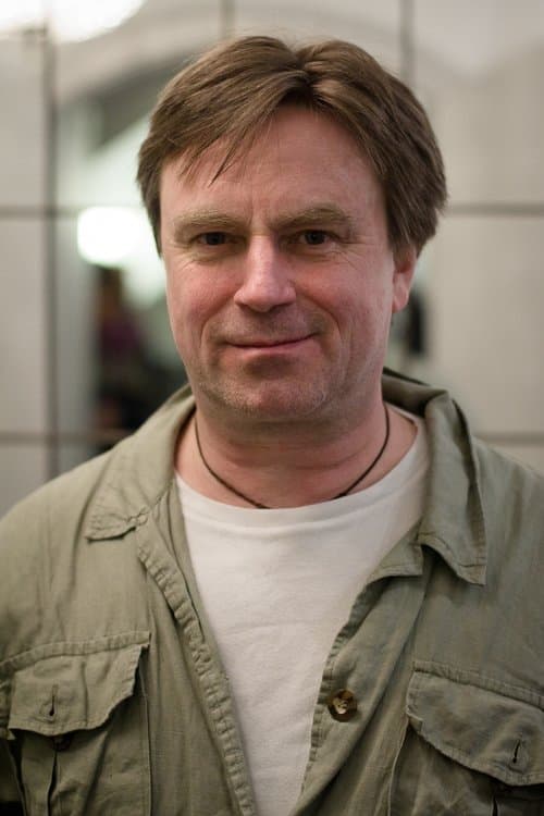 A portrait of Anders Grönros