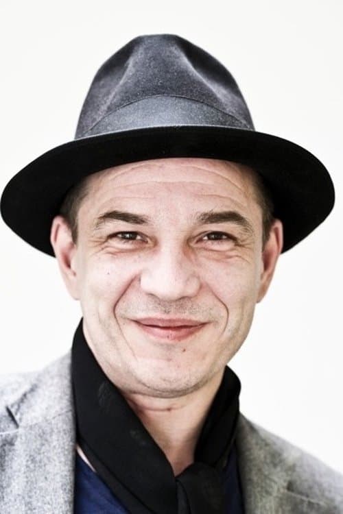 A portrait of Andreas Hykade