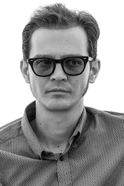 A portrait of Andrés Kaiser