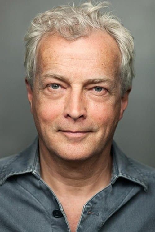 A portrait of Andrew MacBean