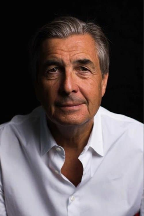 A portrait of Andy Harries
