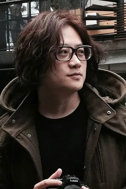 A portrait of Andy Luo