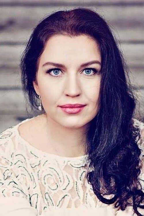 A portrait of Anu Aun