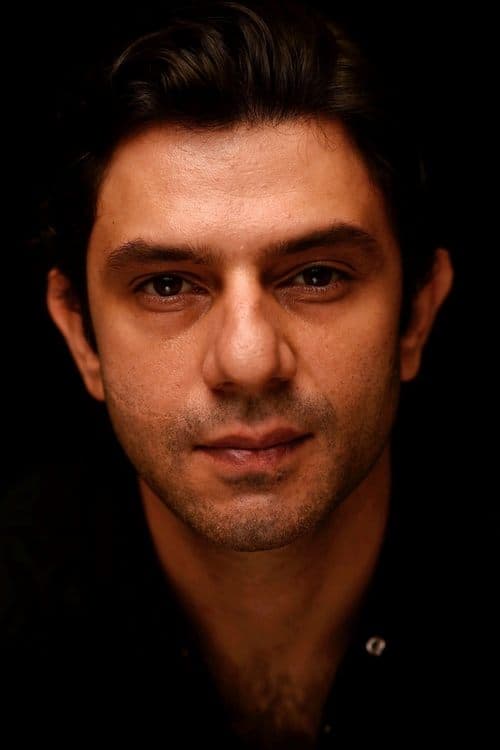 Arjun Mathur photo