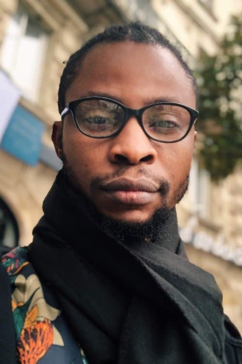A portrait of Asurf Oluseyi