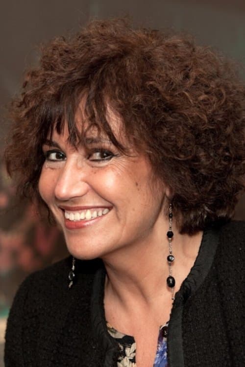 A portrait of Beatriz Flores Silva