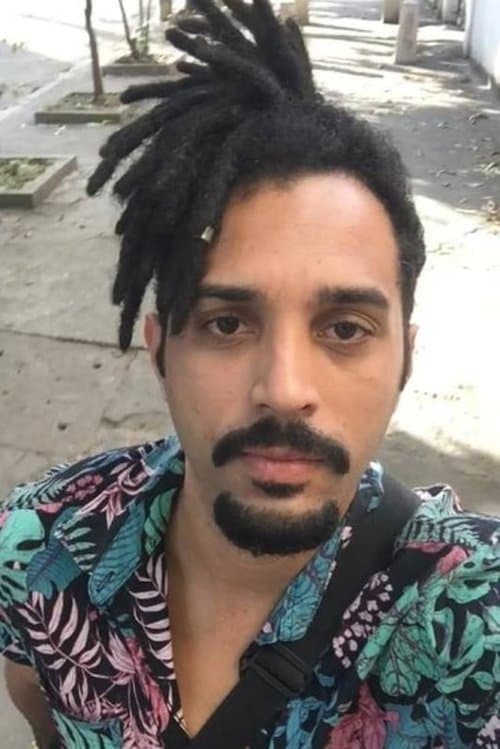 A portrait of Cadu Barcelos