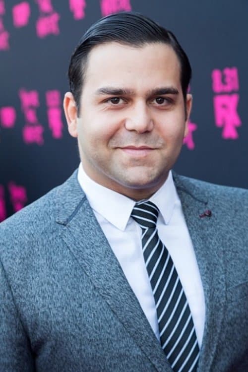 Cameron Gharaee photo