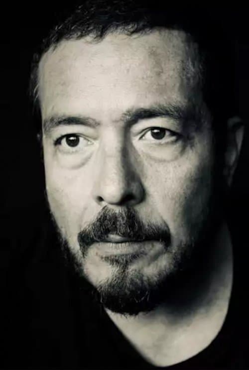 A portrait of Carlos Moreno