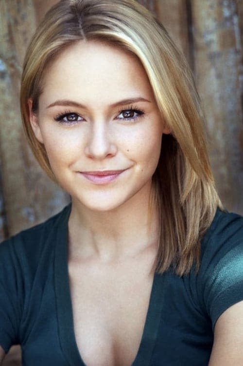 Cassi Thomson photo