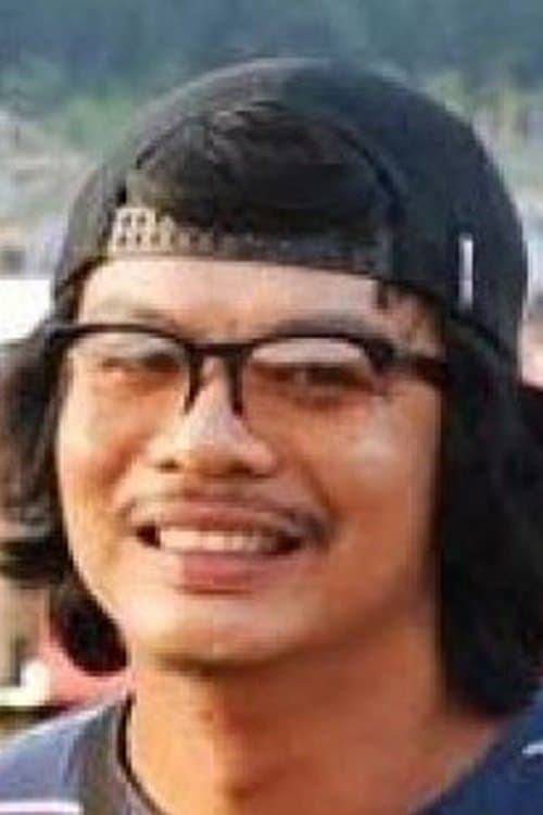 A portrait of Chainarong Tampong