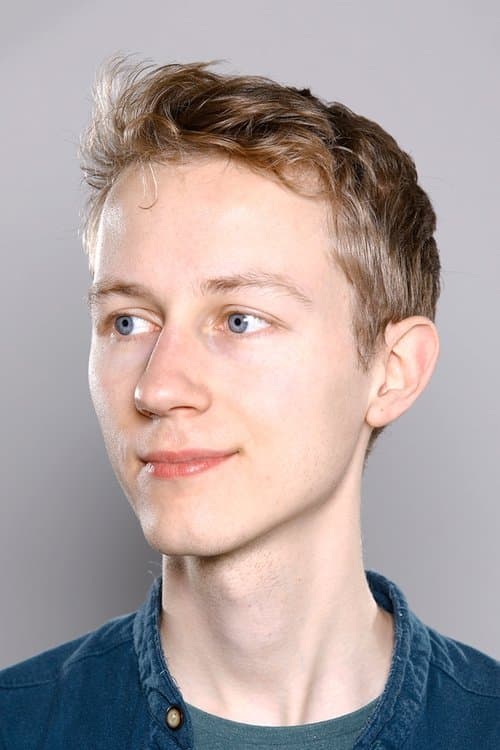 A portrait of Charlie Shackleton
