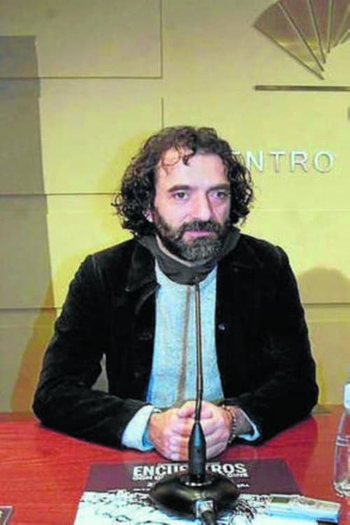 A portrait of Chema de la Peña