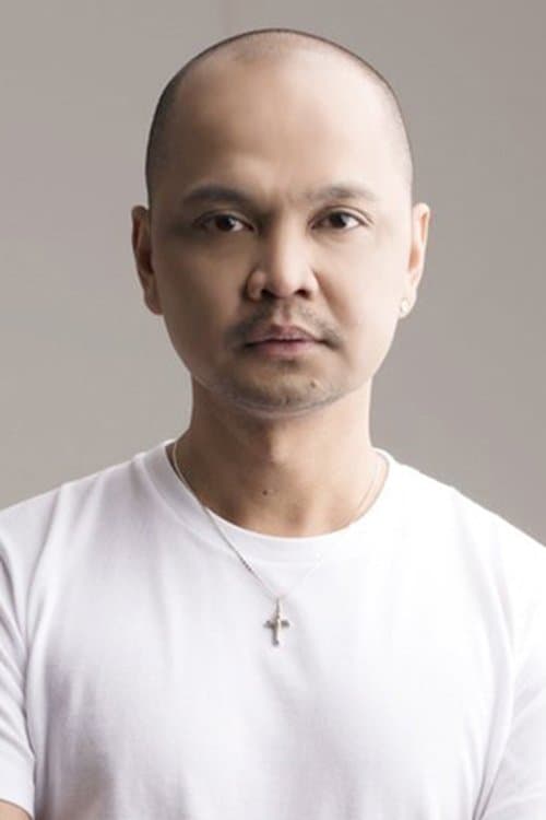 A portrait of Chris Cahilig