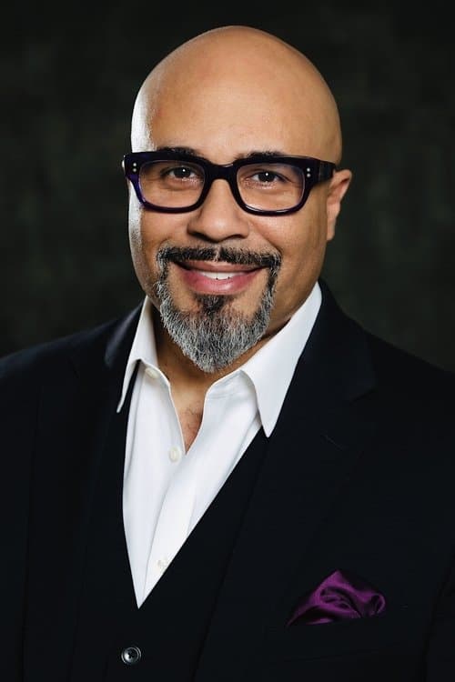 A portrait of Chris Roe