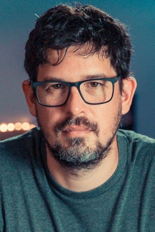 A portrait of Cristian Ponce