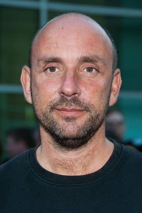 A portrait of Dan Mazer