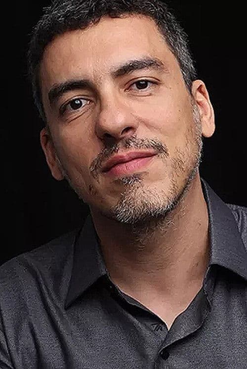 A portrait of Daniel Rezende