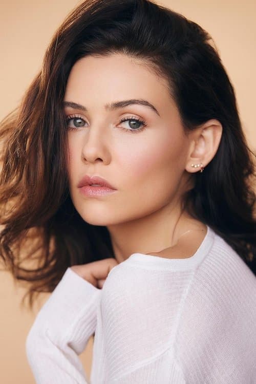 Danielle Campbell photo