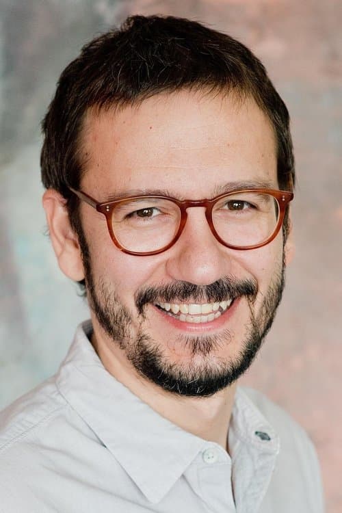A portrait of David Serrano