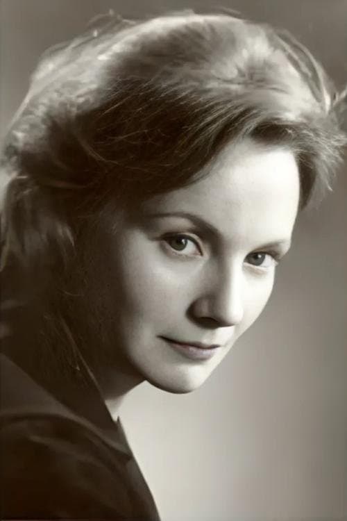 Dilys Hamlett photo