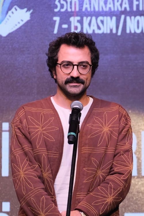 A portrait of Doğuş Algün