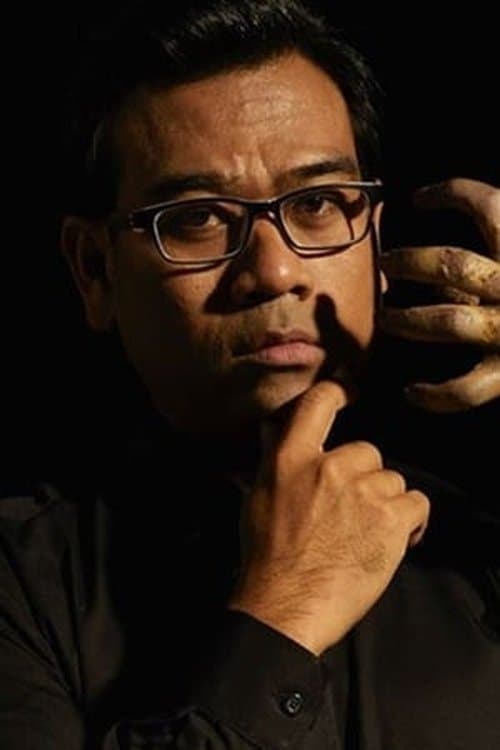 A portrait of Eakasit Thairaat