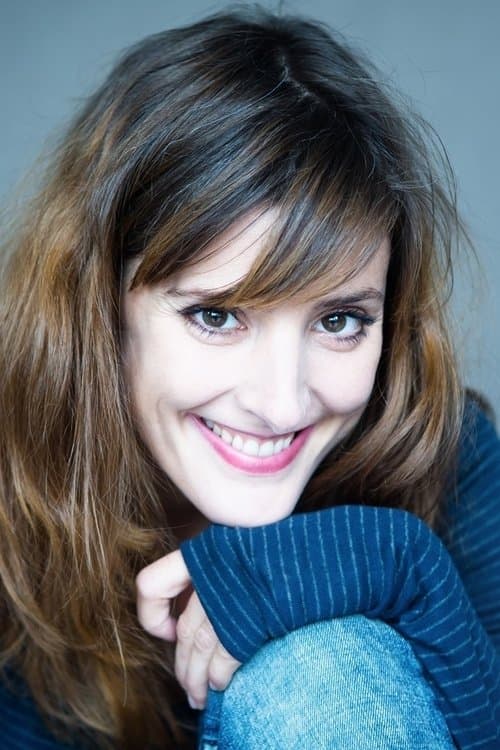 A portrait of Elodie Wallace