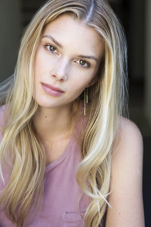 Emma Ishta photo