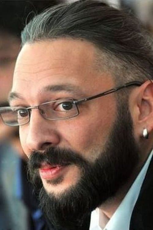 A portrait of Erhan Kozan