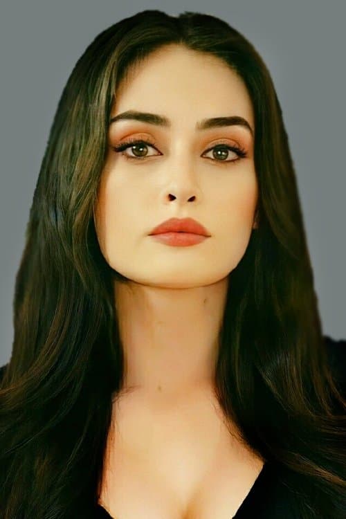 Esra Bilgiç photo