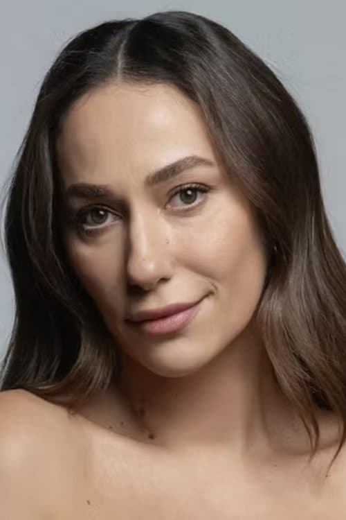 Esra Ruşan photo