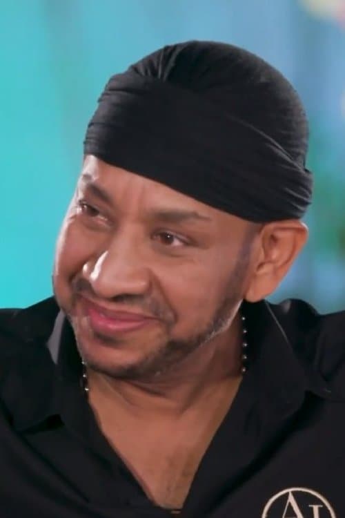 Essam Karika photo