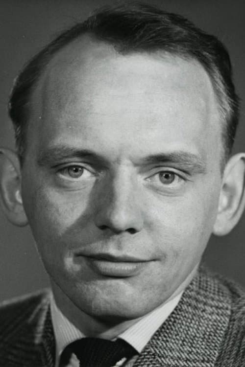 A portrait of Finn Henriksen