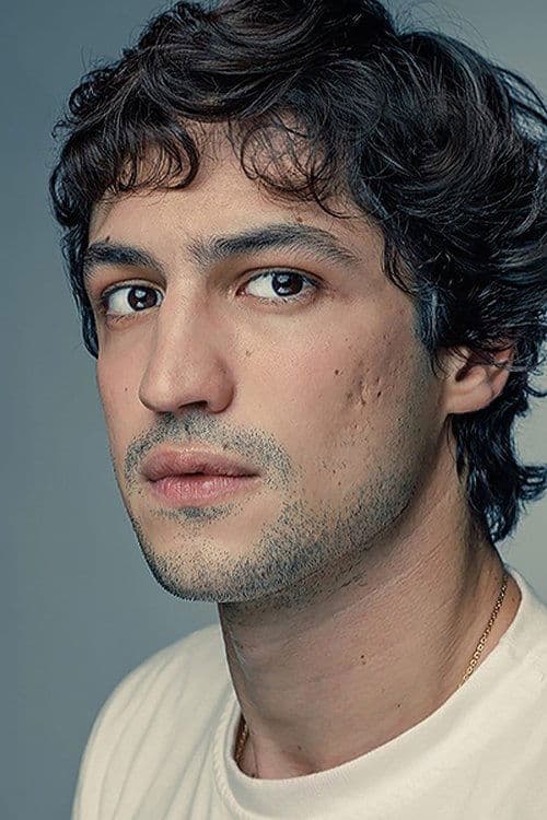 Gabriel Leone photo