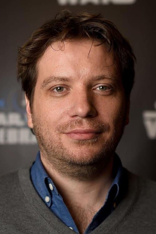 A portrait of Gareth Edwards