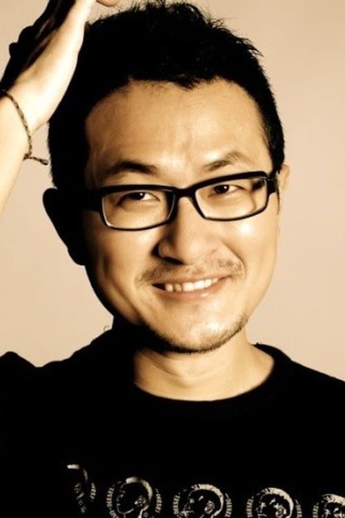 A portrait of Giddens Ko