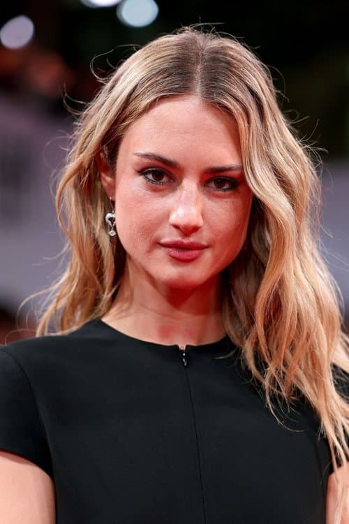 Grace Van Patten photo