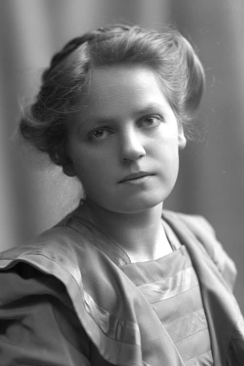 Greta Almroth photo