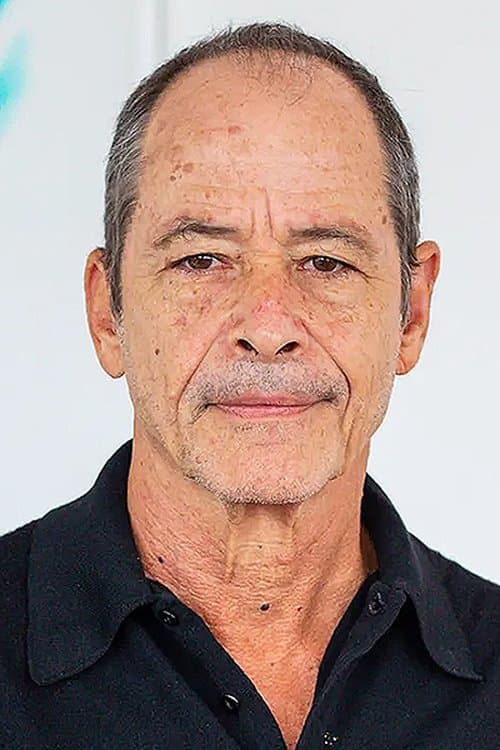 A portrait of Guel Arraes