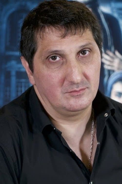 A portrait of Gustavo Hernández