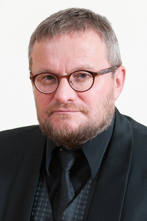 A portrait of Hardi Volmer