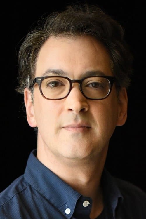 A portrait of Harry Elfont