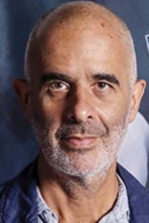 A portrait of Henrique Goldman