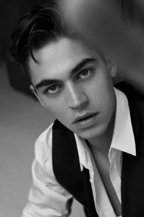Hero Fiennes Tiffin photo