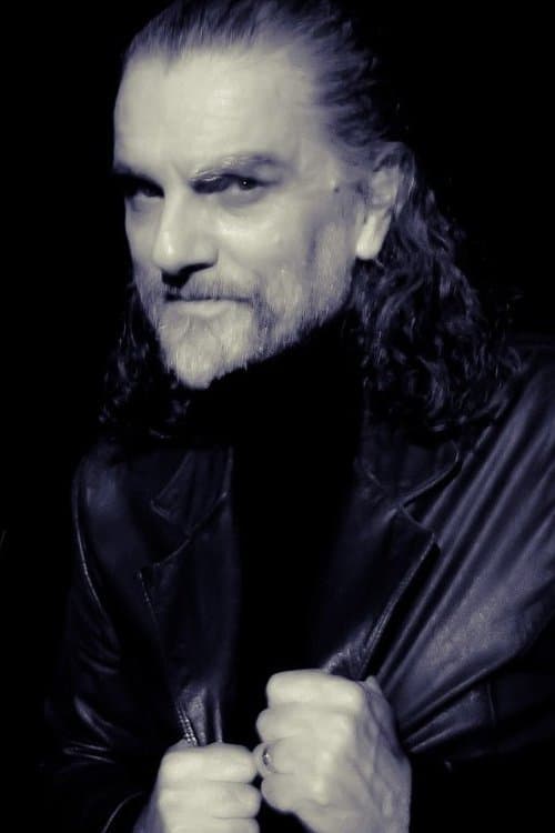 Hique Gomez photo